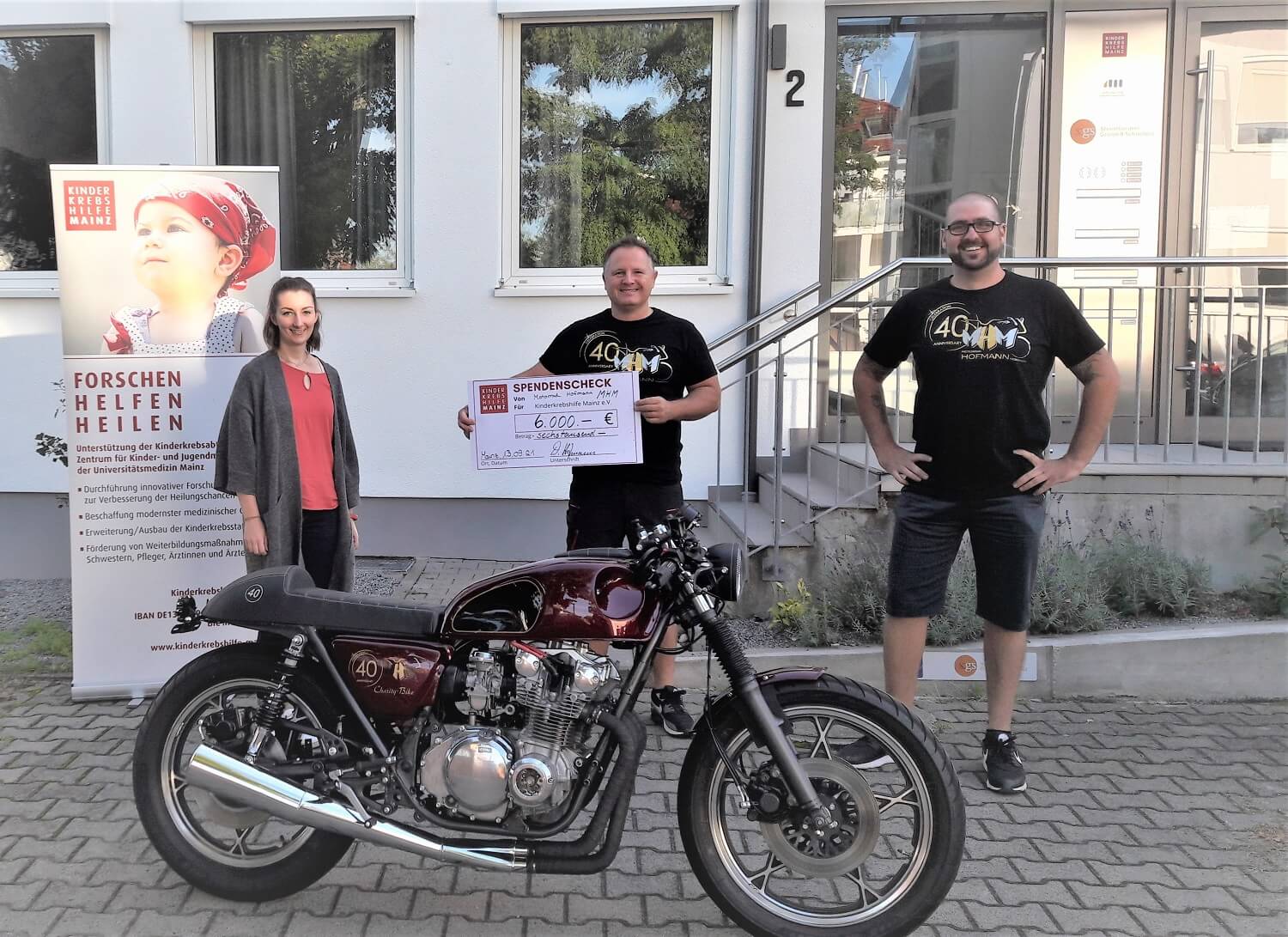 Spendenübergabe_Motorrad Hofmann_quer