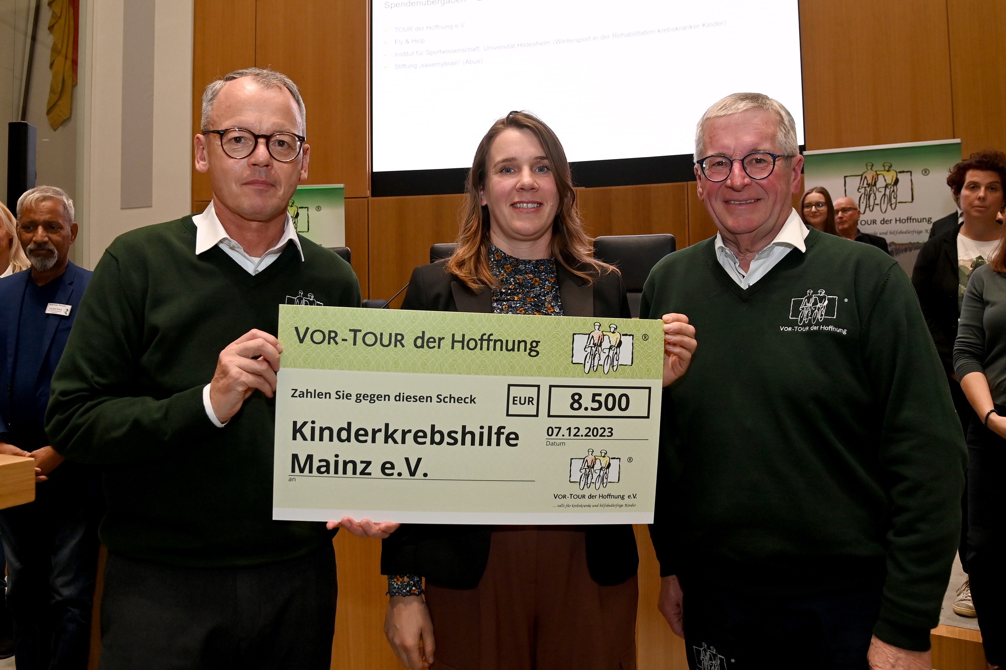 071223_Spendenübergabe/ Bildnachweis: Landtag Rheinland-Pfalz/Kristina Schäfer Vor-Tour der Hoffnung